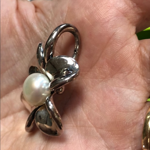 Silver flower pendant. - Picture 3 of 5